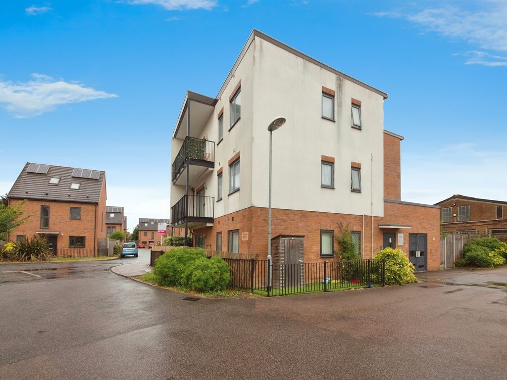 2 bed flat for sale in Manor Way Business Centre, Marsh Way, Rainham RM13, £260,000 Zoopla