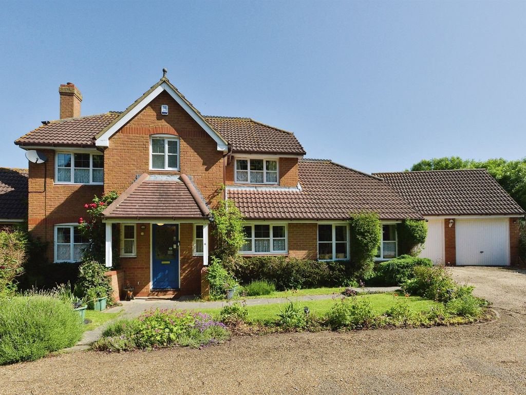 4 bed detached house for sale in Rhoscolyn Drive, Tattenhoe, Milton