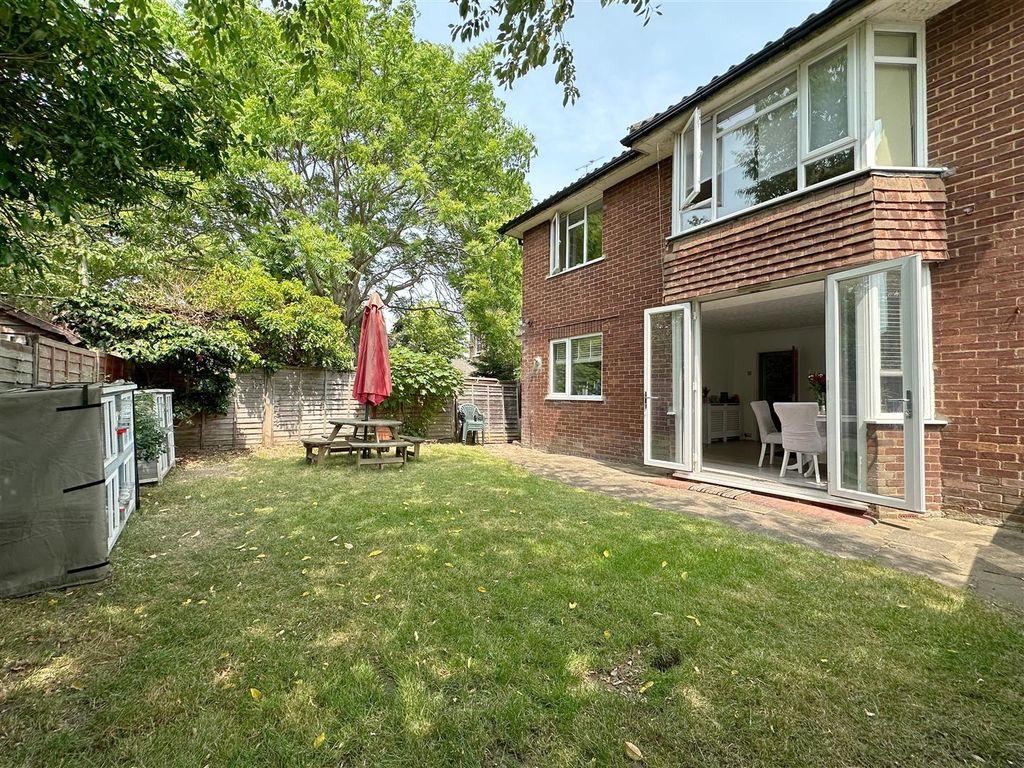 2 bed for sale in London Road, Enfield EN2, £410,000 Zoopla