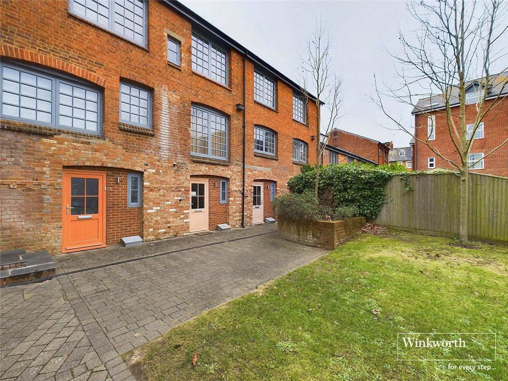 2 bed town house to rent in Southampton Street, Reading, Berkshire RG1, £1,800 pcm Zoopla