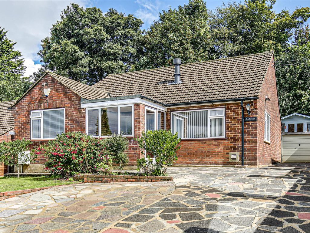 3 bed detached bungalow for sale in Hillcrest Road, Biggin Hill