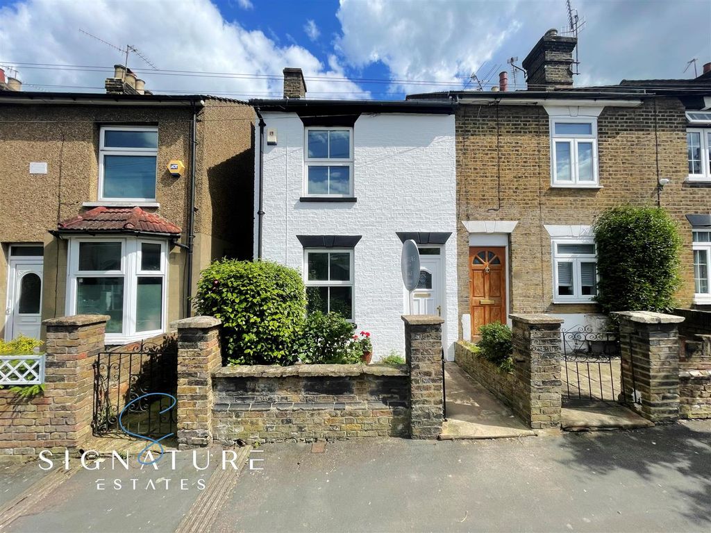 2 bed end terrace house for sale in Sutton Road, Watford WD17, £415,000