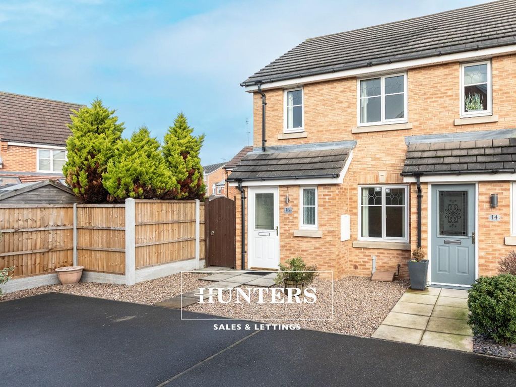 2 bed town house for sale in Gleneagles Court, Normanton WF6, £165,000 Zoopla