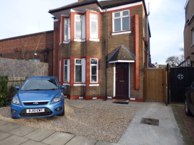 3 bed detached house to rent in Road, Luton LU3 Zoopla