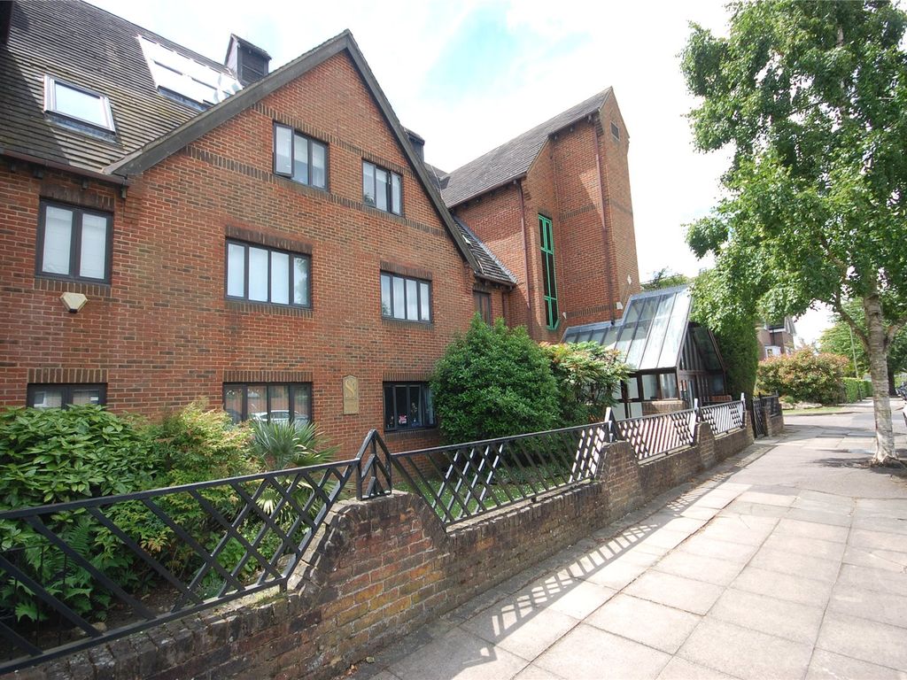 2 bed flat for sale in Mountfield Road, Finchley N3, £550,000 Zoopla