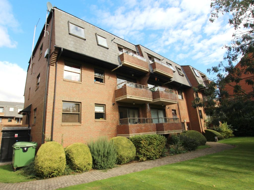2 bed flat to rent in New Hunting Court, Thorpe Road, Peterborough PE3