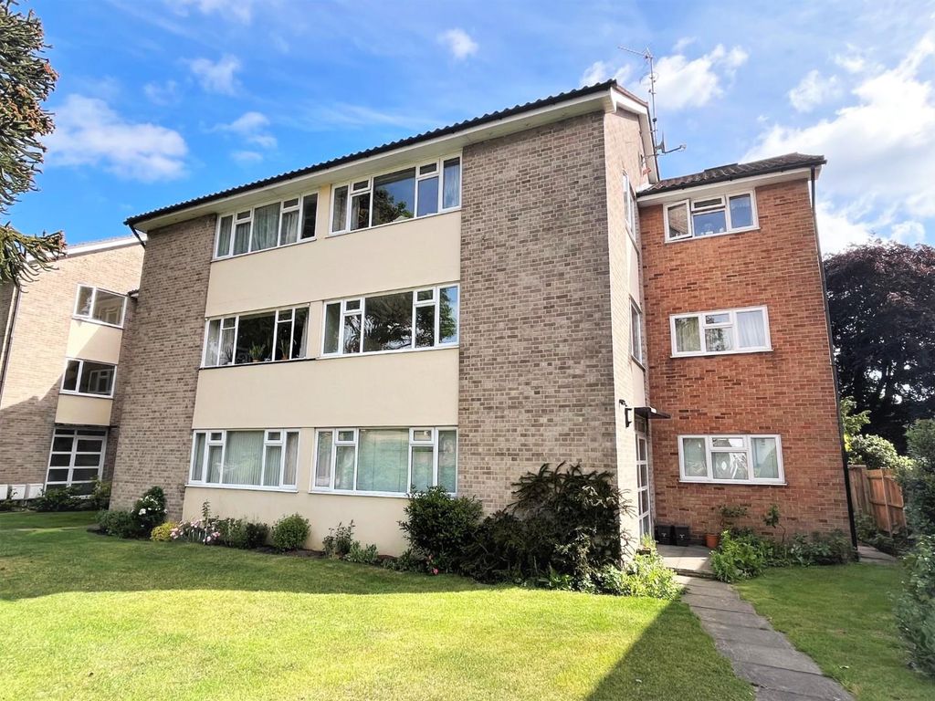 2 bed flat to rent in Embassy Court, Lansdown Road, Sidcup, Kent DA14