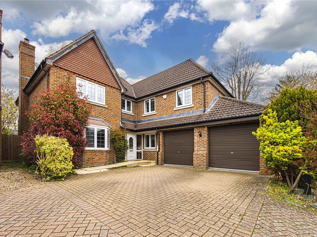 5 bed detached house for sale in Latchford Place, Boxmoor, Hemel