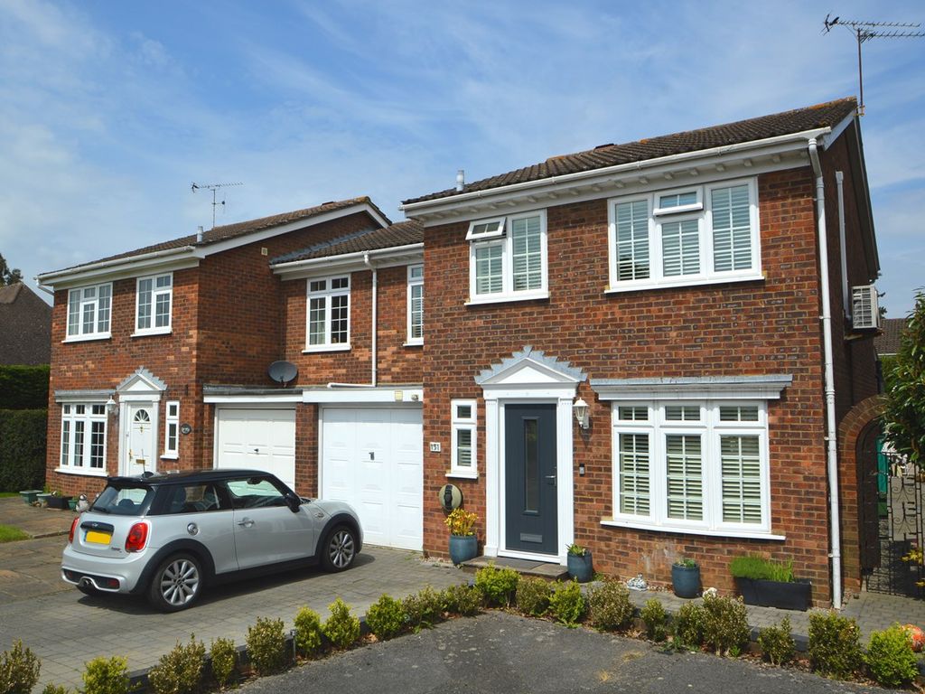 4 bed semidetached house for sale in Hillcrest, Weybridge KT13, £