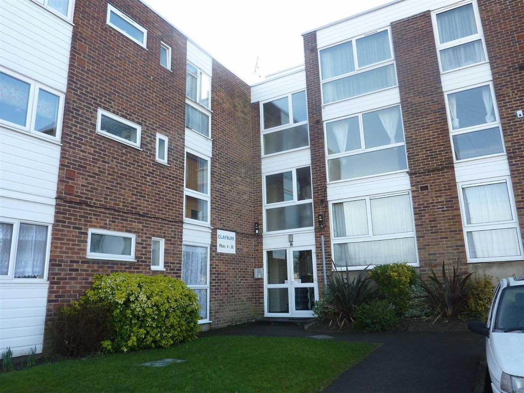 2 bed flat to rent in Claybury, Bushey WD23, £1,450 pcm Zoopla