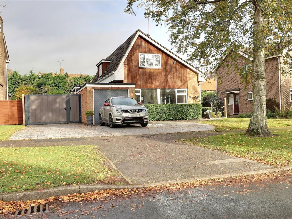 4 bed detached house for sale in Chantreys Drive, Elloughton, Brough