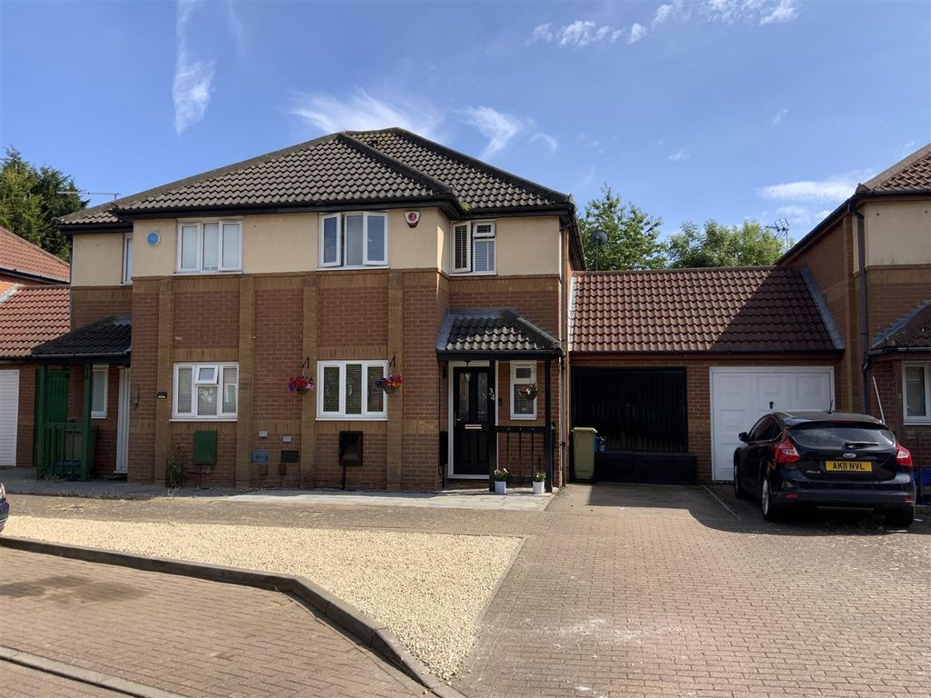 3 bed semidetached house for sale in Badgers Oak, Kents Hill, Milton