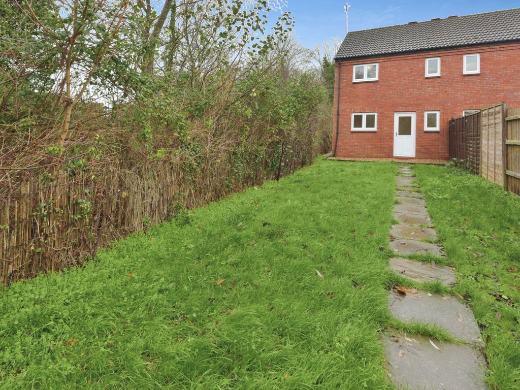 3 bed end terrace house for sale in Quinton Drive, Bradwell, Milton