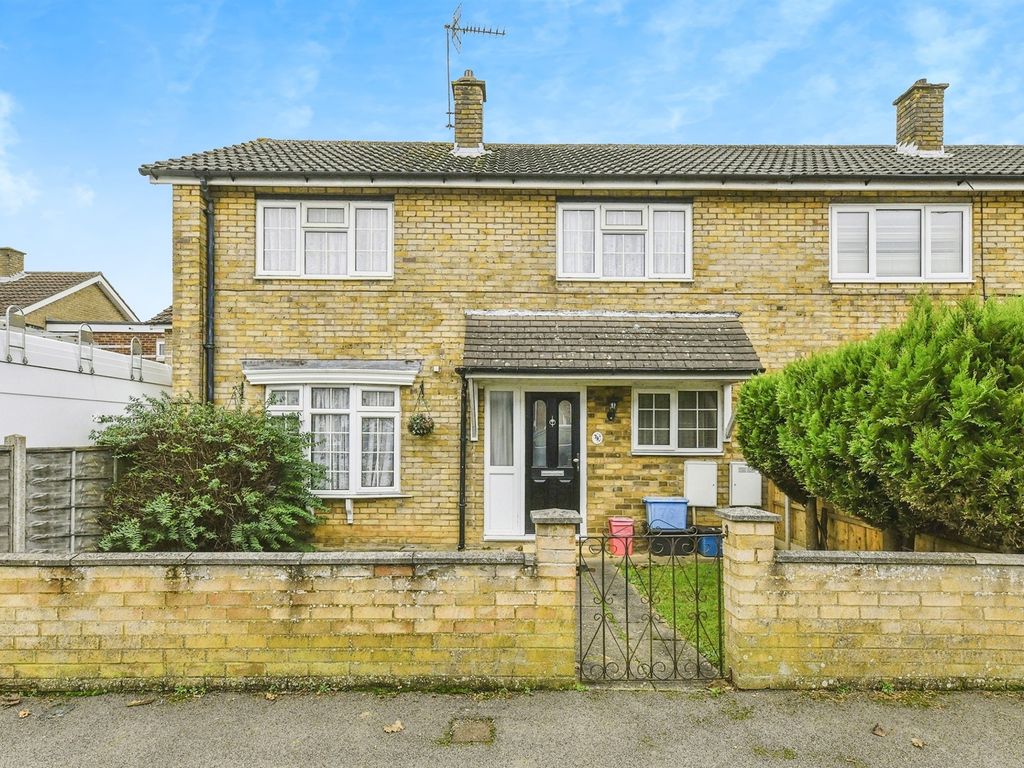 3 bed end terrace house for sale in Longfields, Oaks Cross, Stevenage