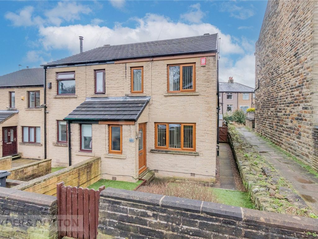 3 bed semidetached house for sale in Trinity Grove, Smithy Carr Lane