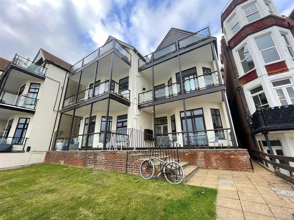 1 bed flat to rent in Mount Liell Court East, The Leas, WestcliffOnSea SS0, £900 pcm Zoopla
