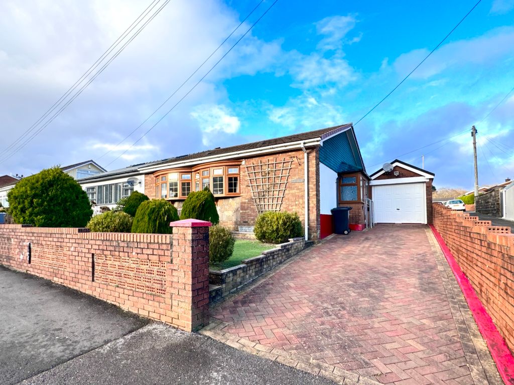 2 bed semidetached bungalow for sale in Beechwood Avenue, Aberdare