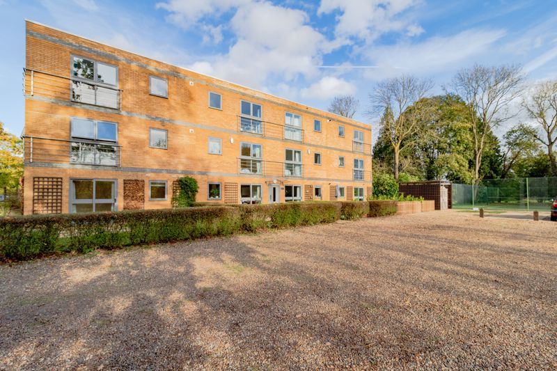 2 bed flat for sale in Coopers Green Lane, Hatfield AL10, £280,000 Zoopla