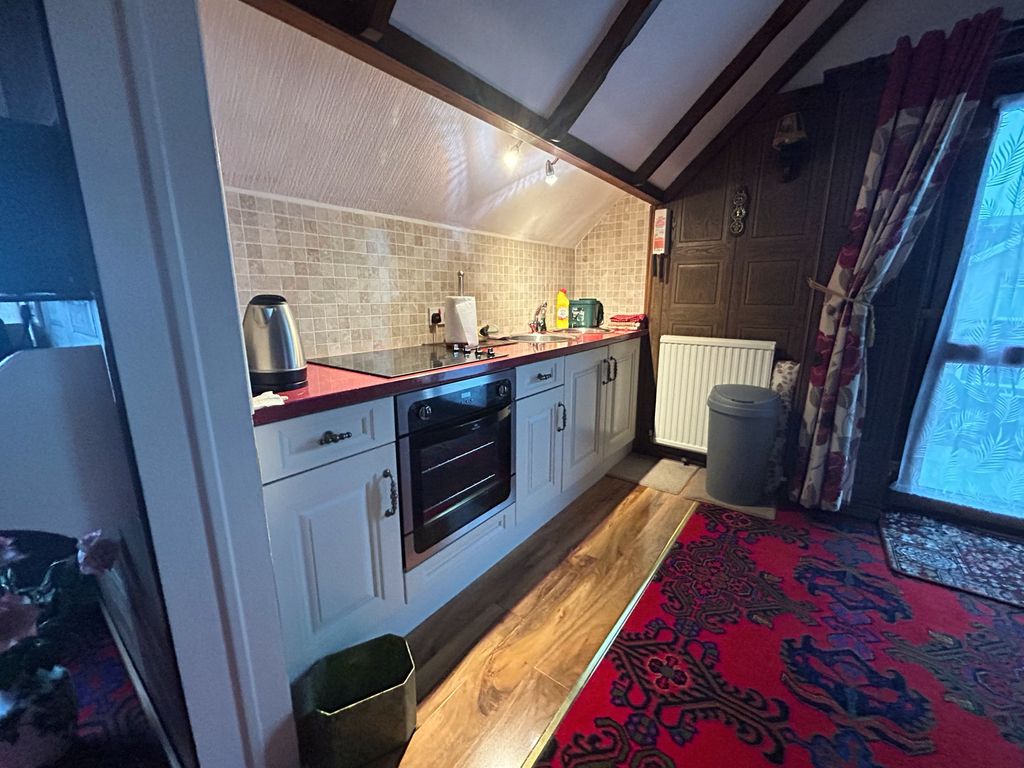 1 bed flat to rent in The Avenue, Pontypridd CF37, £650 pcm Zoopla