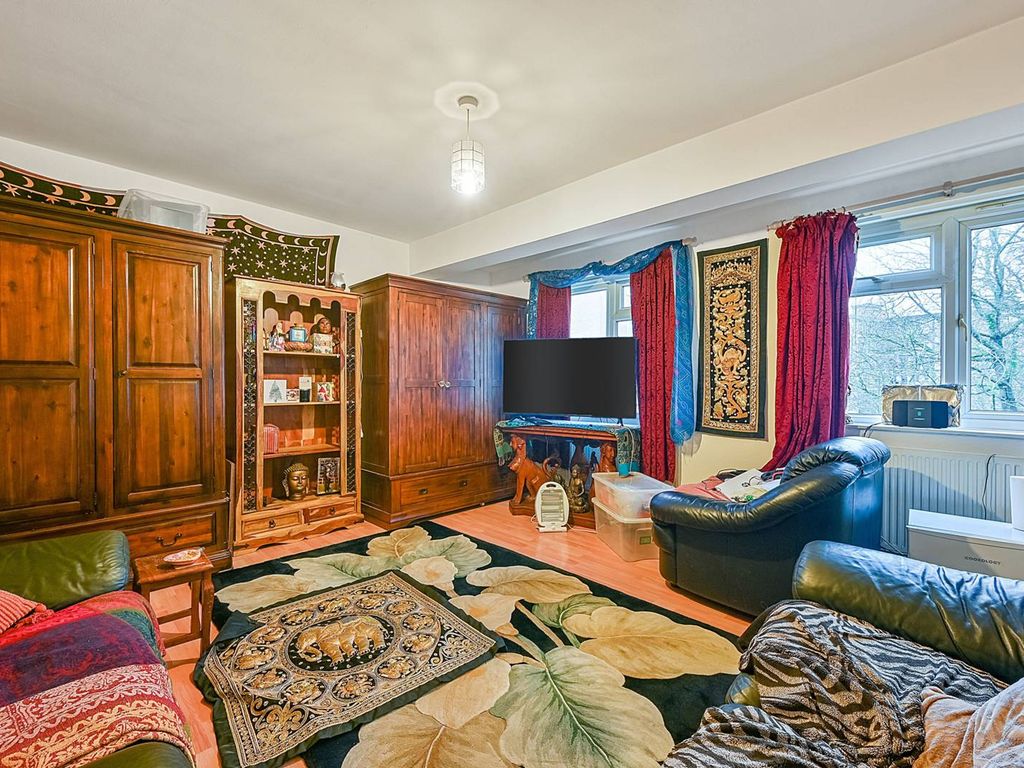 Clayponds Gardens South Ealing London W5