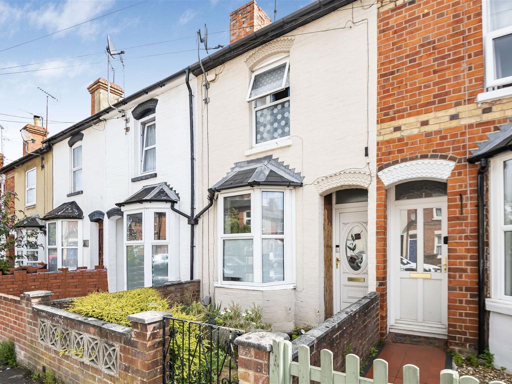 2 bed terraced house for sale in Albany Road, Reading RG30, £279,950
