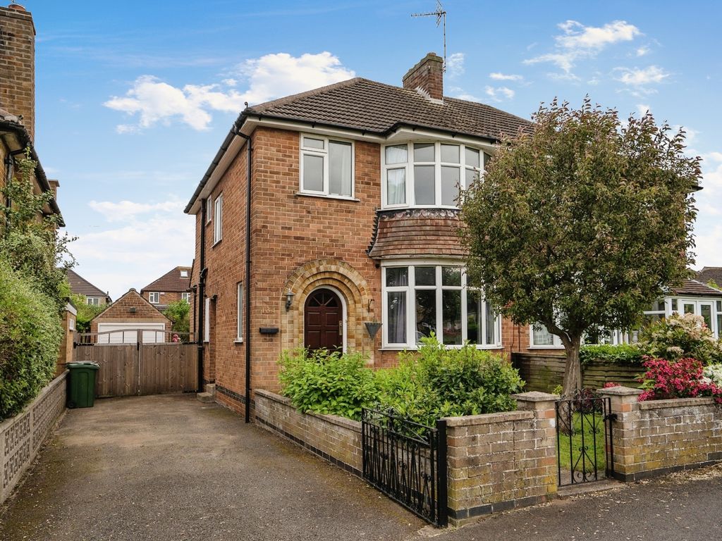 3 bed semidetached house for sale in Parklands Drive, Loughborough