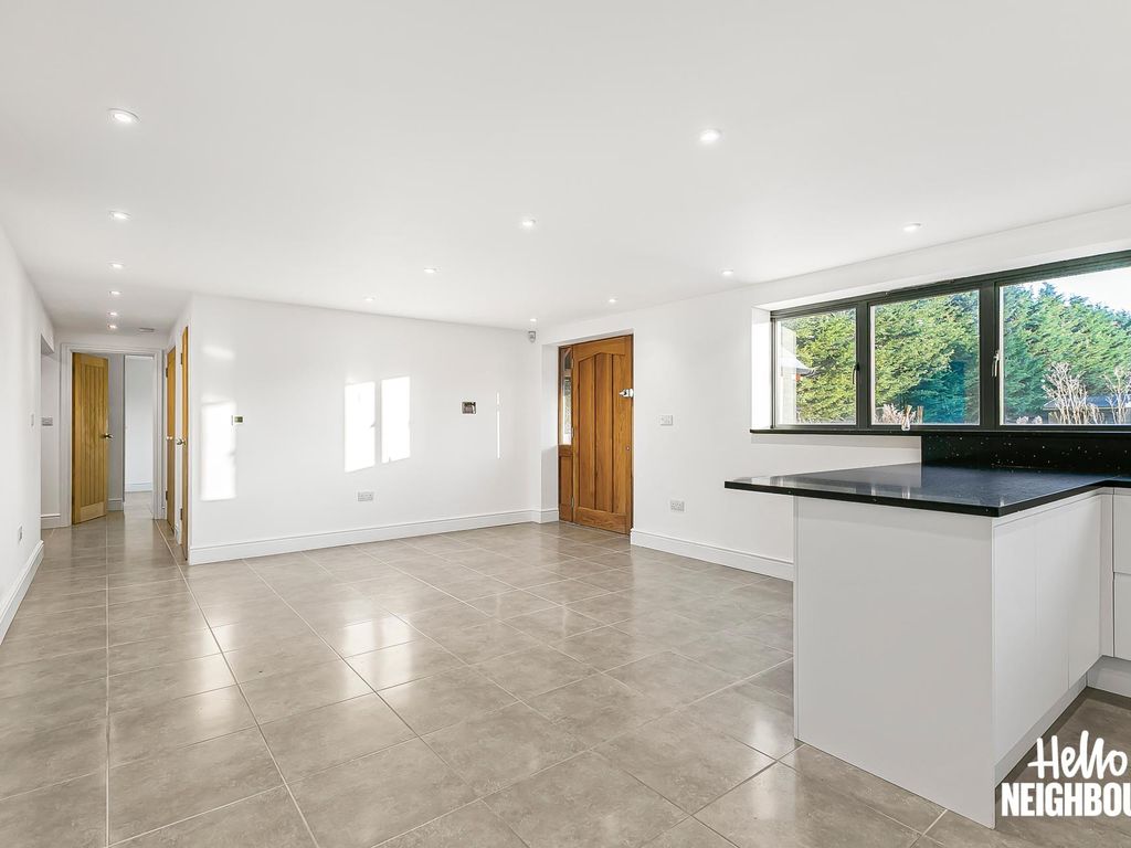 3 bed detached house to rent in Croydon Lane, Banstead SM7, £2,300 pcm