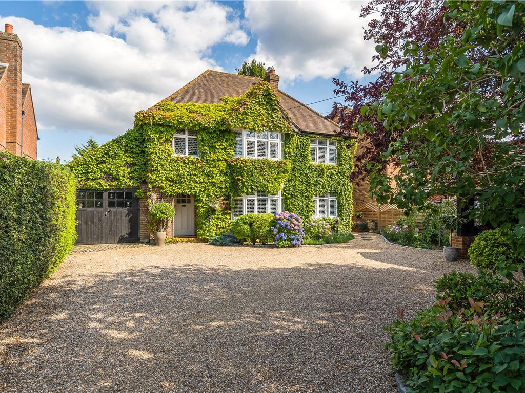 5 bed detached house for sale in Watchet Lane, Holmer Green, High Buckinghamshire HP15