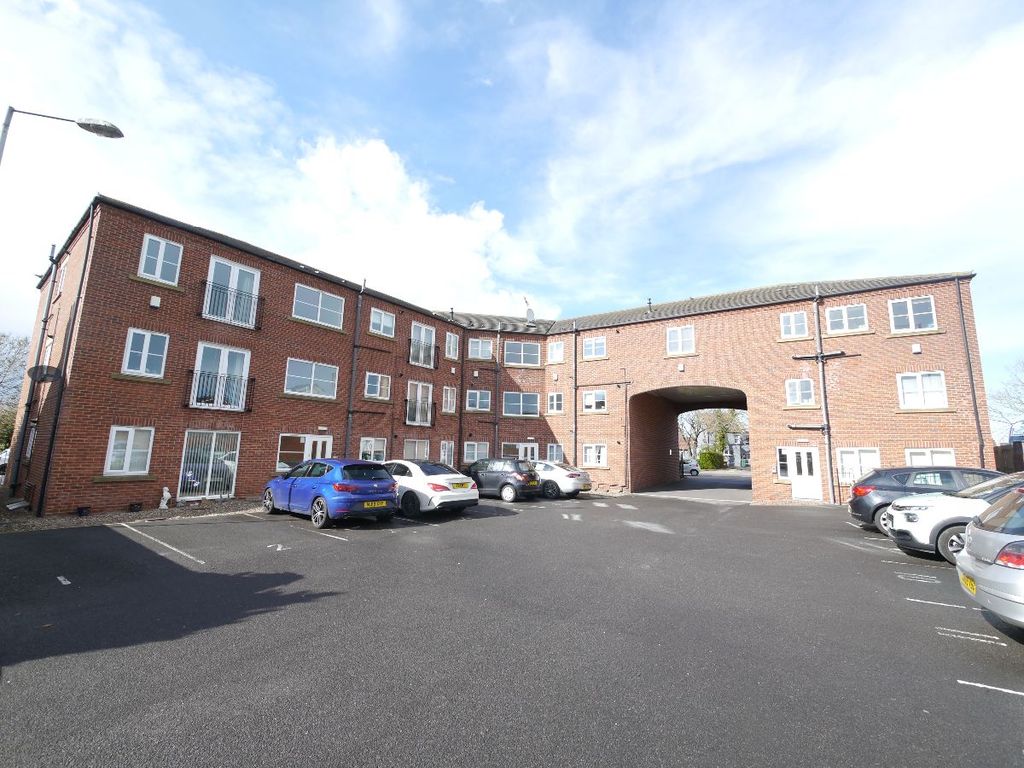 2 bed flat to rent in Half Moon Street, Stakeford, Choppington NE62, £