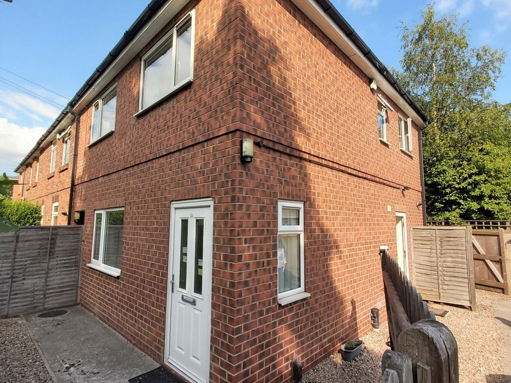 Room to rent in Derwent Avenue, Off Melrosegate, York YO10, £400 pcm