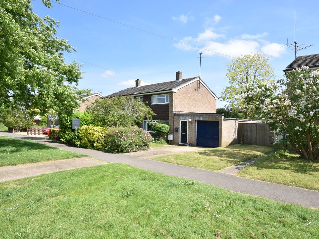 3 bed semidetached house for sale in Greenfields, Earith, Huntingdon