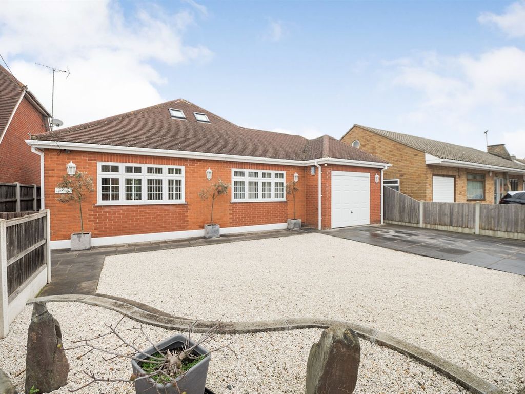 3 bed detached bungalow for sale in Gowers Lane, Orsett, Grays RM16
