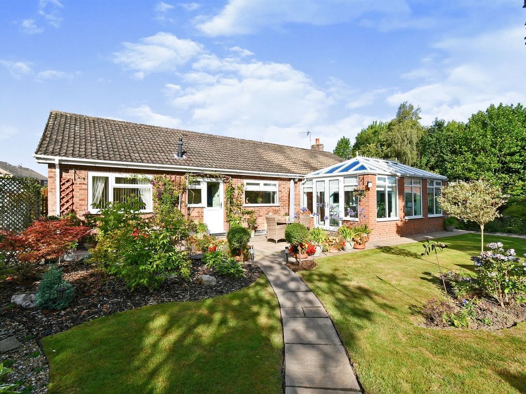 3 bed detached bungalow for sale in The Village, Earswick, York YO32