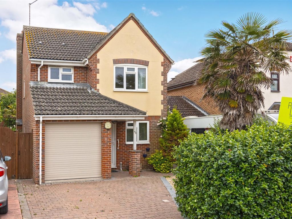 3 bed detached house for sale in The Blatchen, Littlehampton BN17, £