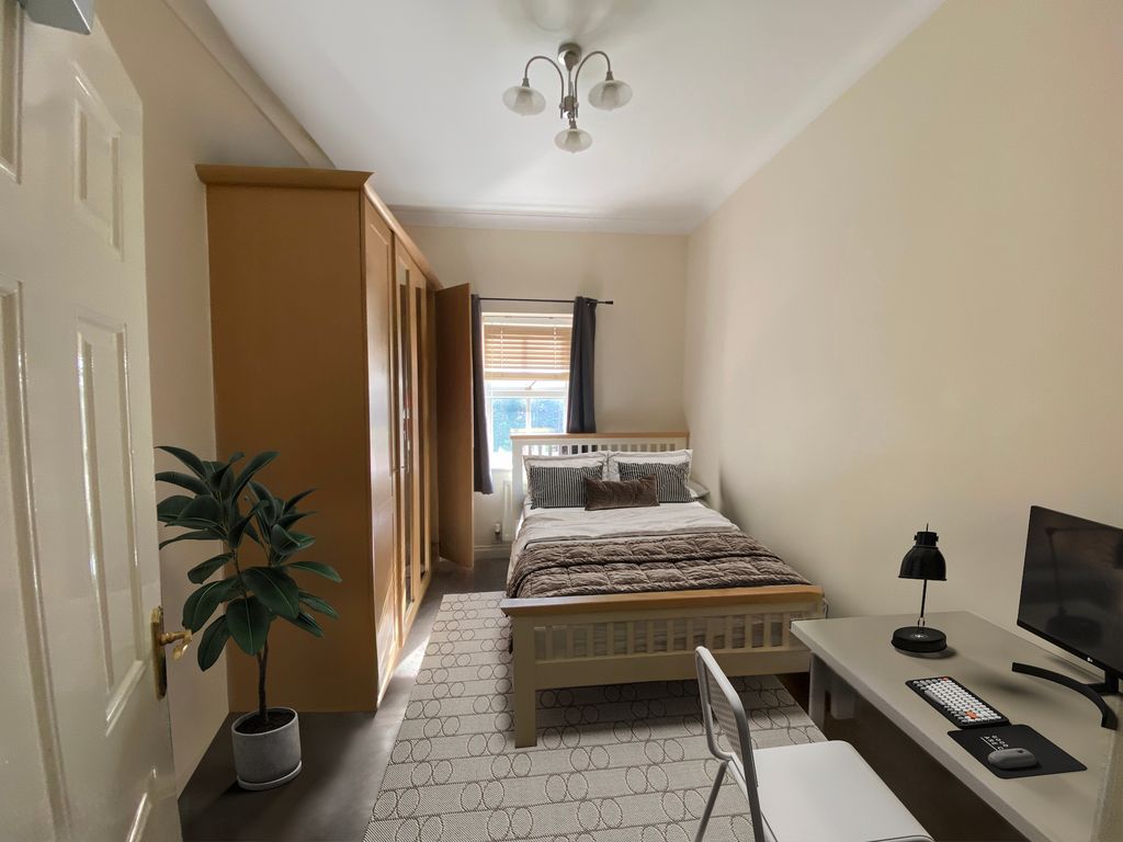 Room to rent in Albany Gardens, Colchester CO2 Zoopla