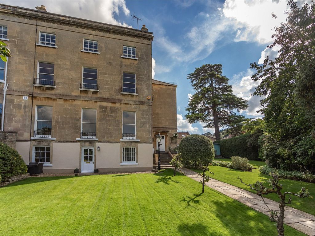 6 bed semidetached house for sale in Hatfield House, Bloomfield Road