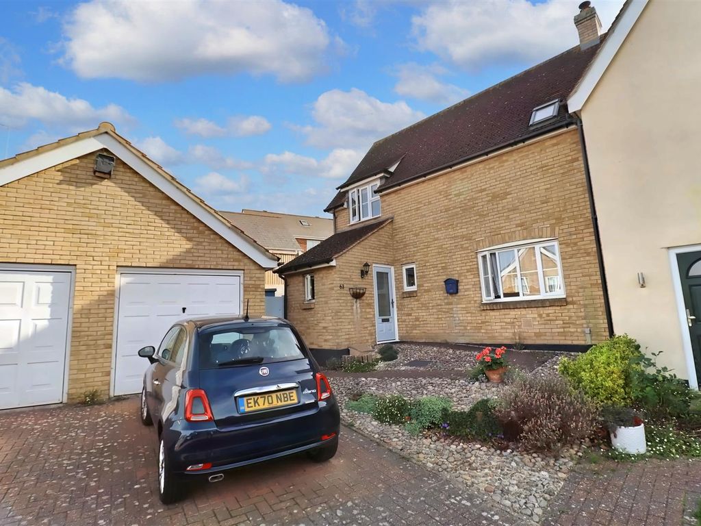 3 bed semidetached house for sale in Mill Park Drive, Braintree CM7, £