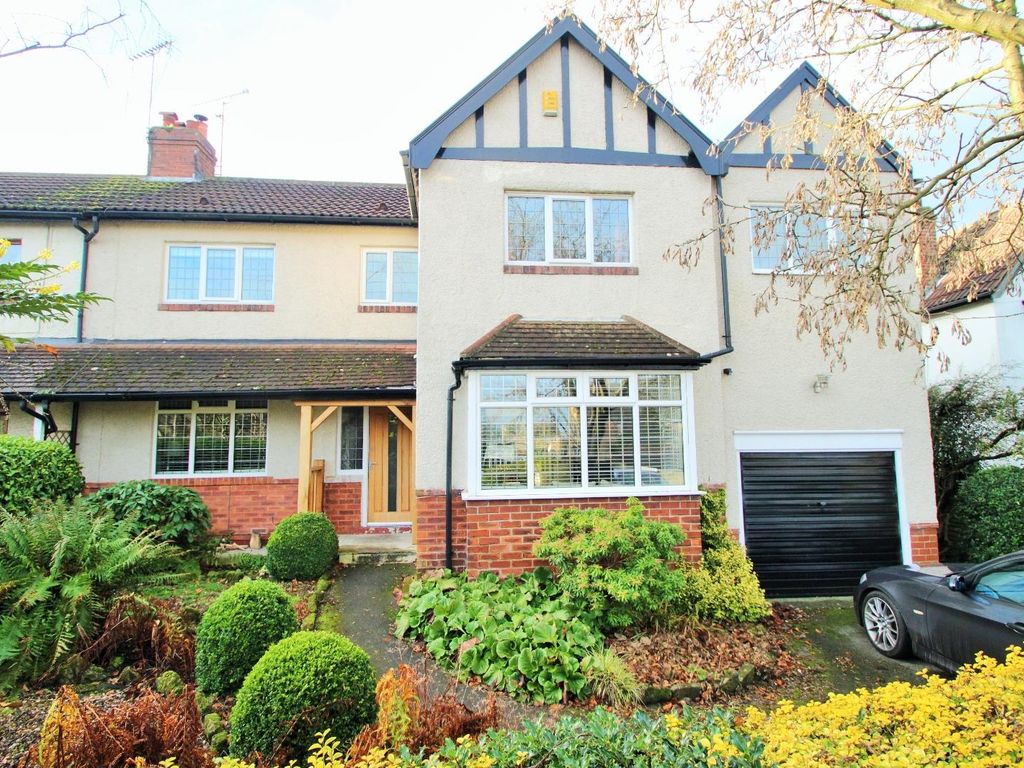4 bed semidetached house to rent in Cookridge Lane, Leeds, West