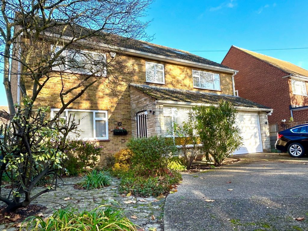 5 bed detached house for sale in Upton Park, Slough SL1, £995,000 Zoopla