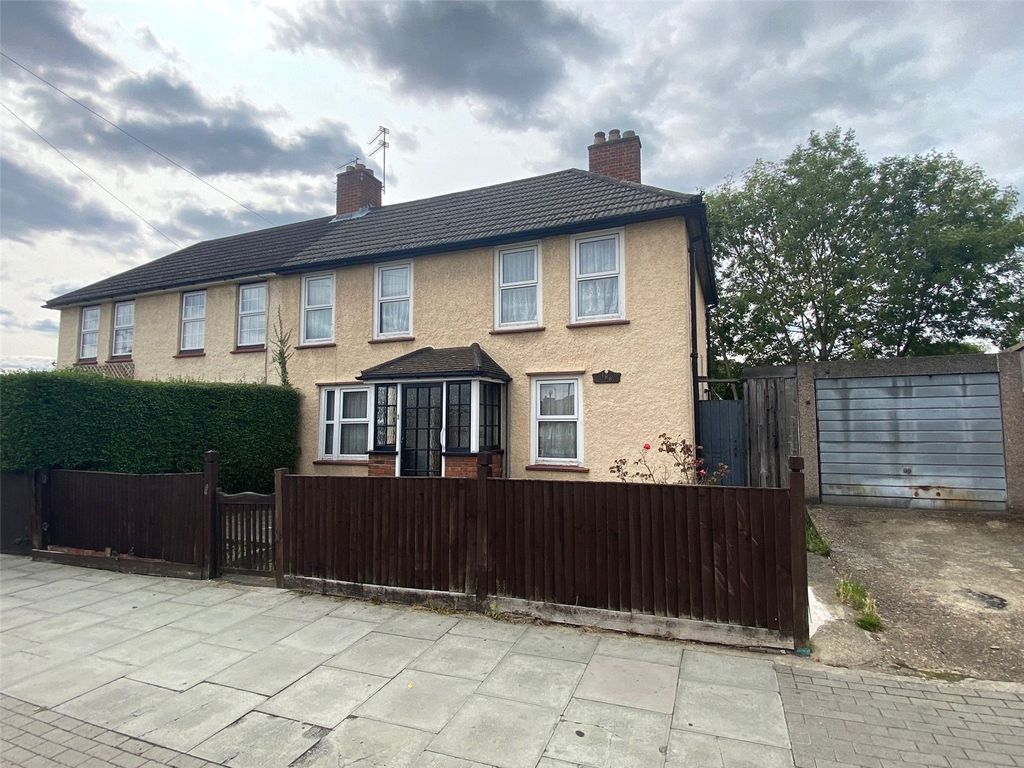 3 bed semidetached house for sale in East Road, New EN4