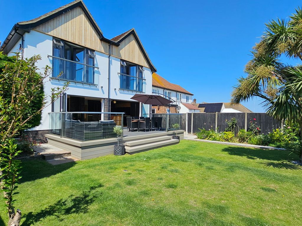 4 bed detached house for sale in Gresham Avenue, Margate CT9, £