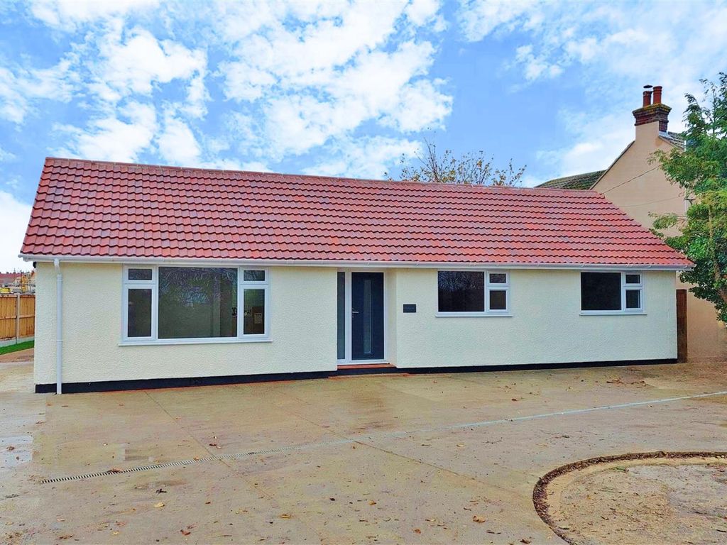 3 bed detached bungalow for sale in Pork Lane, Great Holland, Frinton