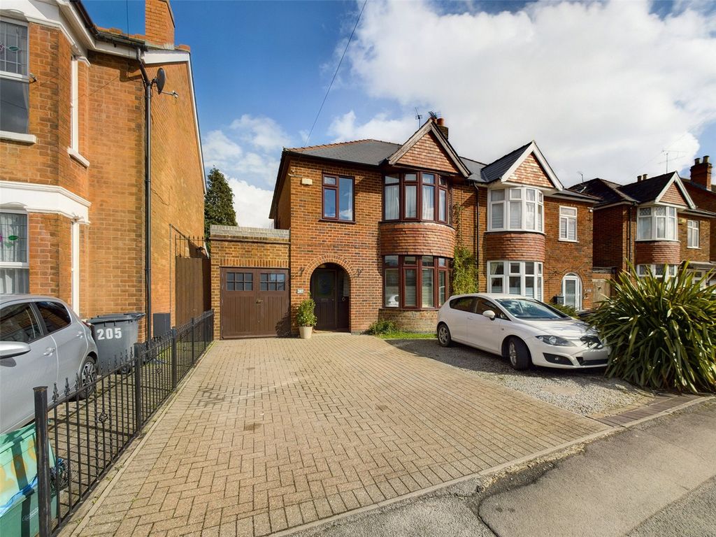 3 bed semidetached house for sale in Stroud Road, Gloucester