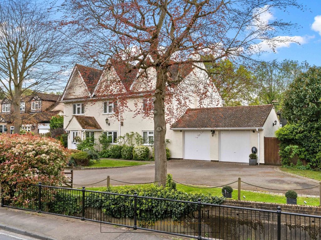 5 bed detached house for sale in Middle Street, Nazeing EN9, £1,200,000