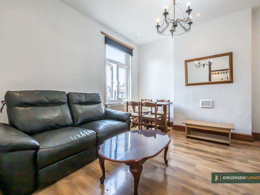 2 bed to rent in Uxbridge Road, Shepherds Bush, London W12