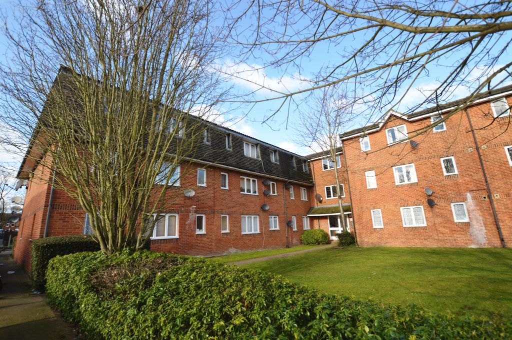 2 bed flat to rent in Southwold Road, North Watford WD24, £1,450 pcm