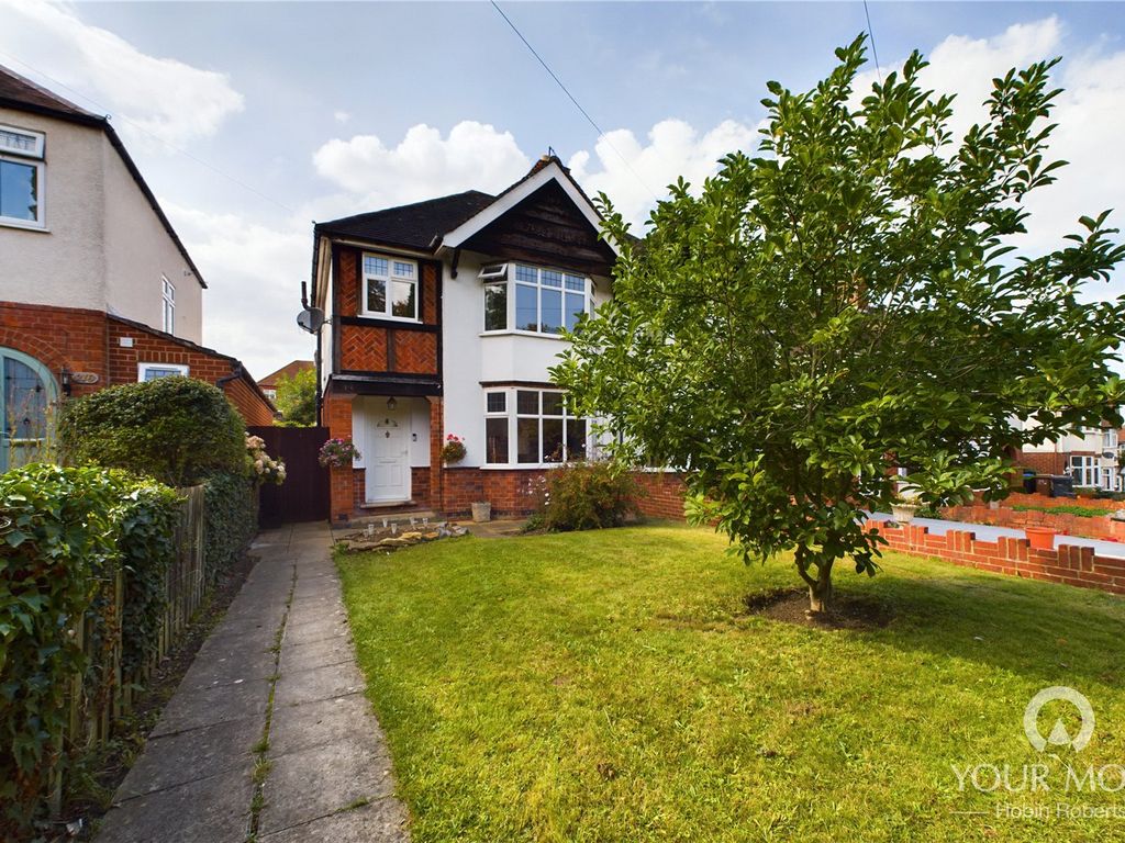 3 bed semidetached house for sale in London Road, Delapre, Northampton
