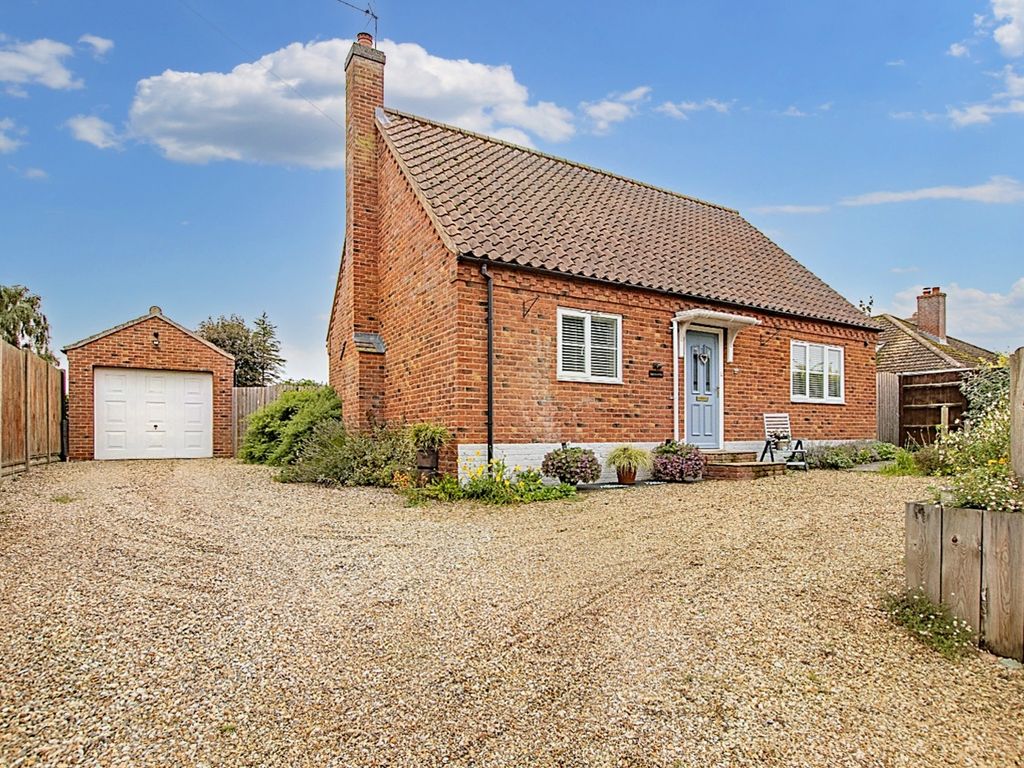 3 bed property for sale in School Road, Brisley, Dereham NR20, £385,000