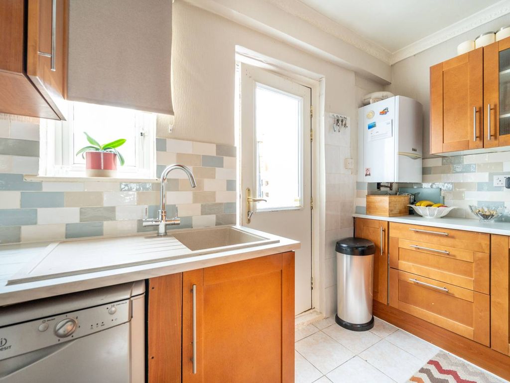 3 bed terraced house for sale in Barking, Barking IG11, £525,000 Zoopla