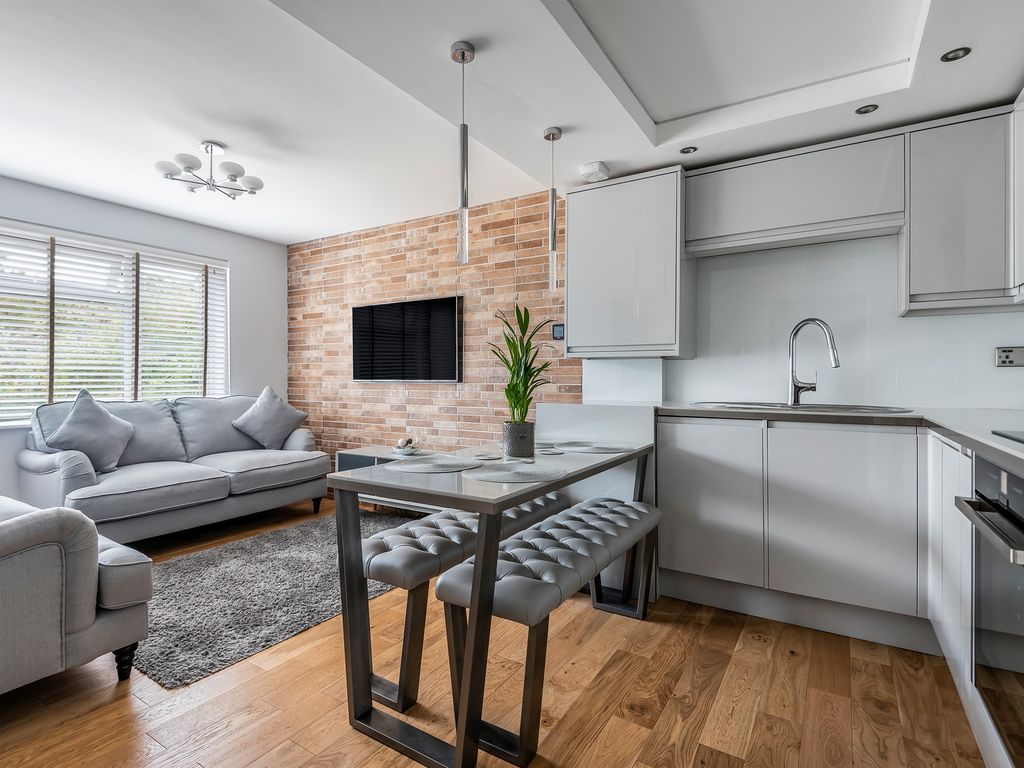 2 bed flat for sale in London Road, Enfield EN2 Zoopla